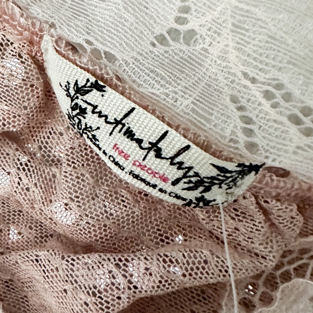 NWT- FREE PEOPLE Right Rhythm Sequin Cami Top ||
CHAMPAGNE COMBO - Picture 11 of 13